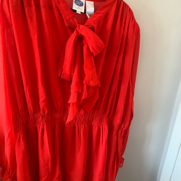 NWT / STUNNING / Red / Long Sleeve / Billowy / Blouse - Picture 4 of 10